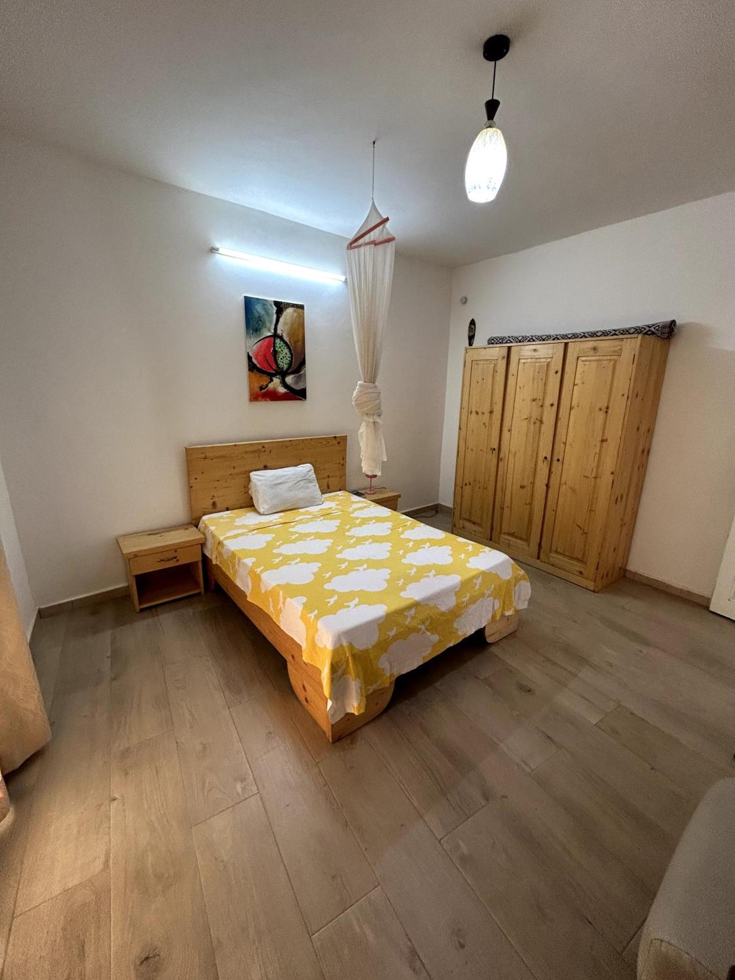 Chambre Spacieuse Avec Balcon - Salle De Bain Exterieure Privee & Breakfast Сен-Луї Екстер'єр фото